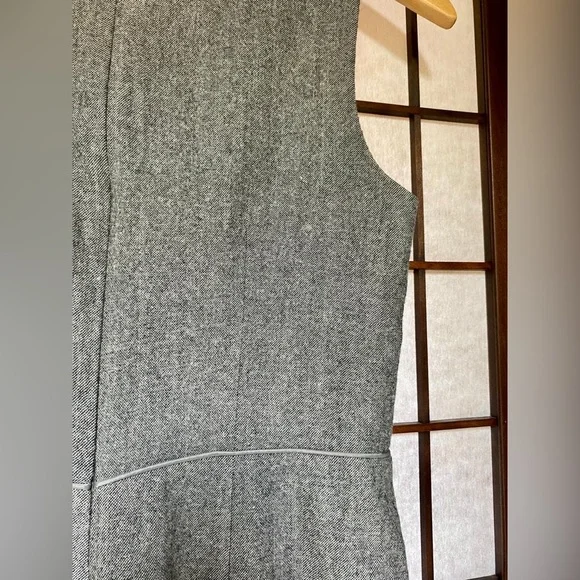 PRICED TO GO🚨 - Banana Republic stretch sleeveless dress - Picture 3 of 9